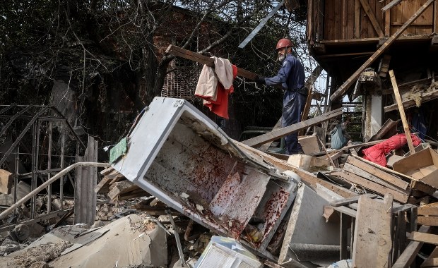 Rosjanie zaatakowali Chersoń. 11 osób rannych [ZAPIS RELACJI]