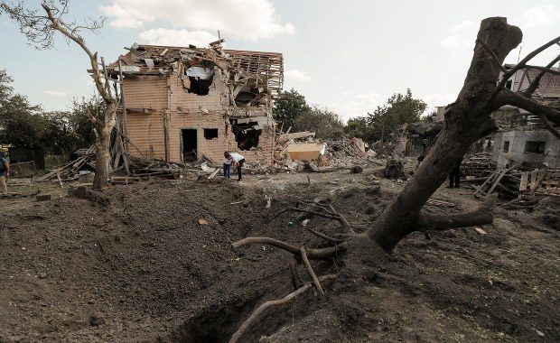 "Rosjanie zabili w Mariupolu prawie 100 tys. ludzi" [ZAPIS RELACJI]