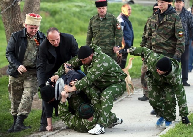 Rosjanie zajęli dwie ukraińskie bazy na Krymie /Sergei Ilnitsky /PAP/EPA