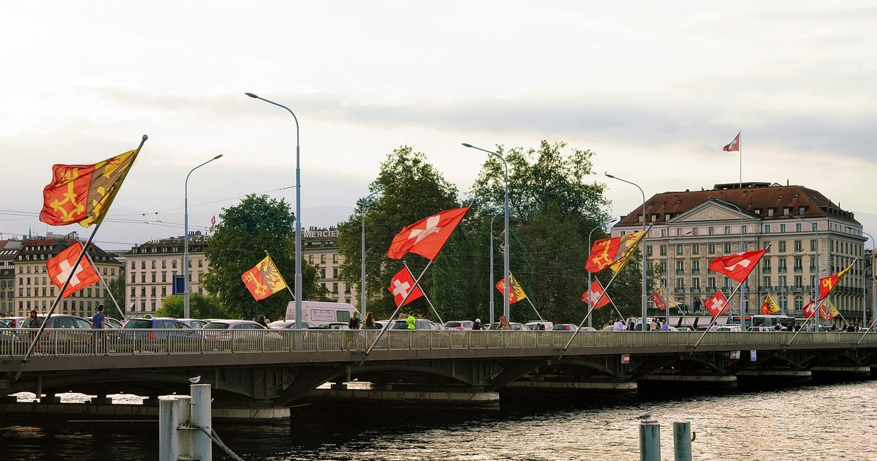 Rosjanie zakładają depozyty w szwajcarskich bankach. Wojna nie ukróciła procederu /123RF/PICSEL