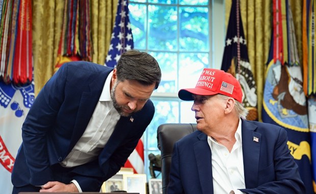 Rosjanie zwodzą Trumpa? J.D. Vance komentuje