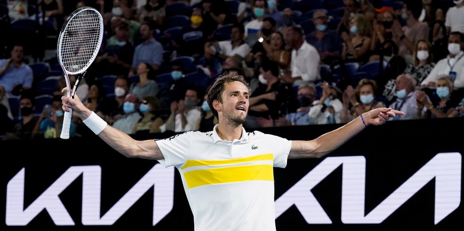 Rosjanin pokonał  Greka Stefanosa Tsitsipasa /DAVE HUNT /PAP/EPA