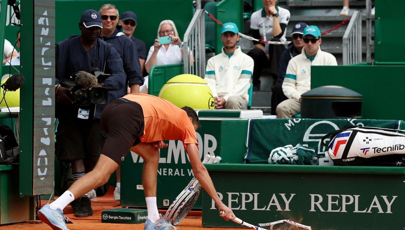 Rosjanin wpadł w szał. Kara za siedem uderzeń rakietą