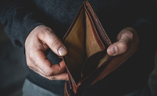 Rosną długi młodych Polaków