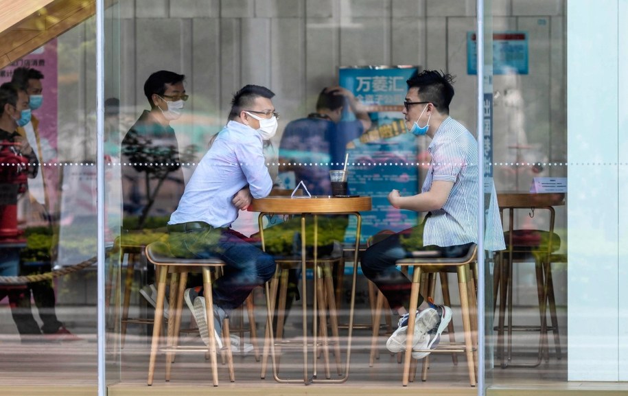 Rosną obawy o drugą falę epidemii koronawirusa /ALEX PLAVEVSKI /PAP/EPA