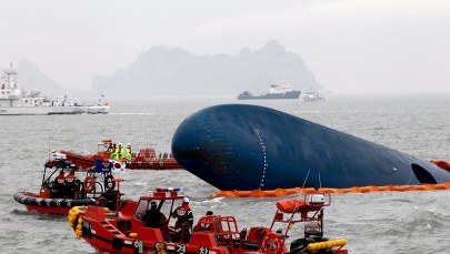 Rośnie bilans ofiar. Kapitan pierwszy opuścił tonący prom