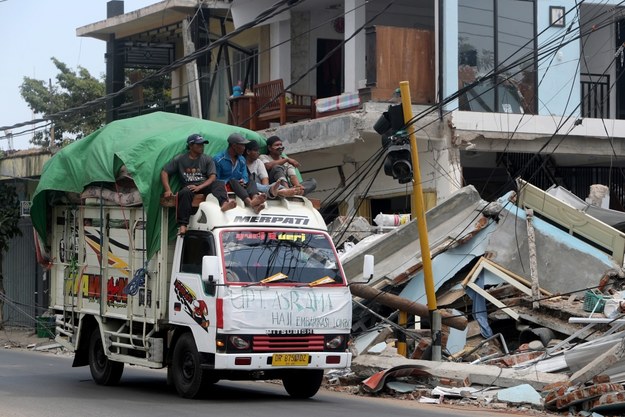 Rośnie bilans trzęsienia ziemi w Indonezji /ADI WEDA /PAP/EPA