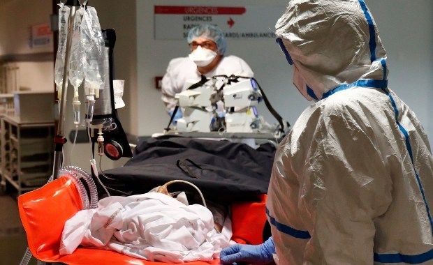 Rośnie liczba dzieci w szpitalach. Brytyjski wariant dominujący