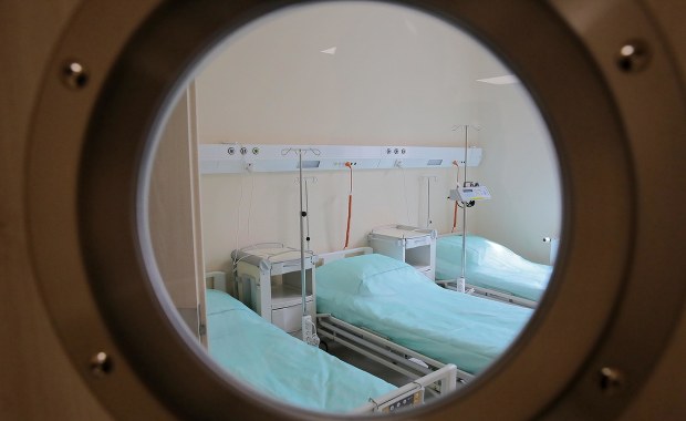 Rośnie liczba hospitalizacji z powodu Covid-19 [NOWE DANE O KORONAWIRUSIE]