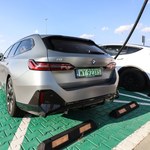 Rośnie liczba samochodów elektrycznych w Polsce. Infrastruktura nie nadąża