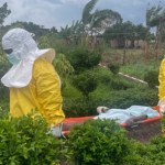 Rośnie liczba zgonów i zachorowań na Ebolę. WHO aktualizuje ocenę ryzyka