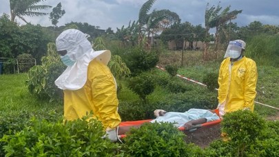 Rośnie liczba zgonów i zachorowań na Ebolę. WHO aktualizuje ocenę ryzyka