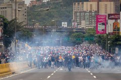 Rośnie napięcie w Wenezueli. 12 śmiertelnych ofiar zamieszek w stolicy