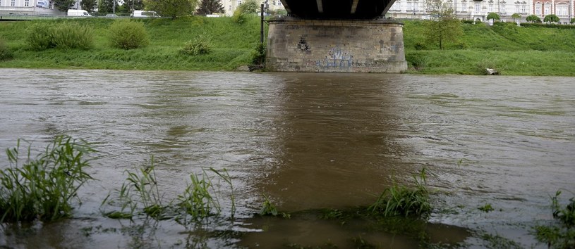 Rośnie poziom wody w rzekach /Darek Delamnowicz /PAP