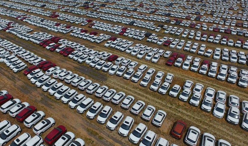 Rośnie sprzedaż nowych samochodów /Zhang Wenkui /East News