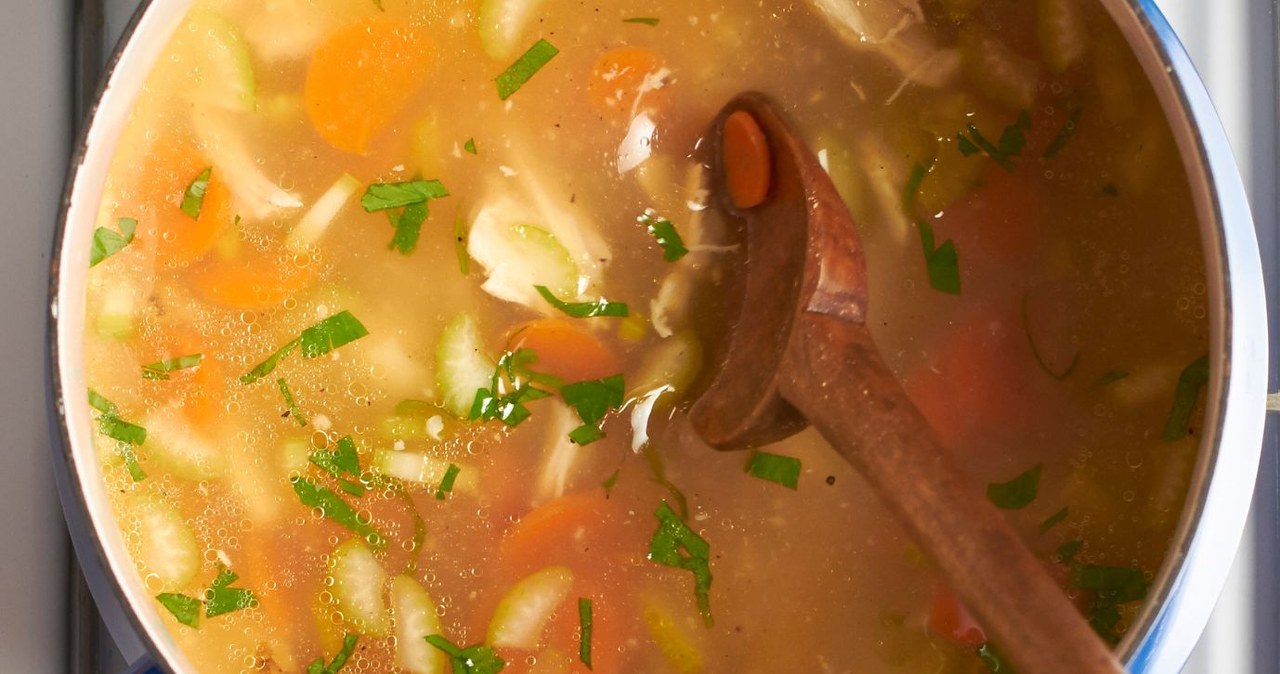 Rosół kolagenowy wspiera stawy i poprawia kondycję skóry /rocksunderwater /Canva Pro