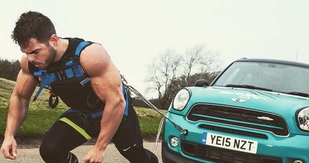 Ross Edgley i Mini Countryman /Instagram /Informacja prasowa