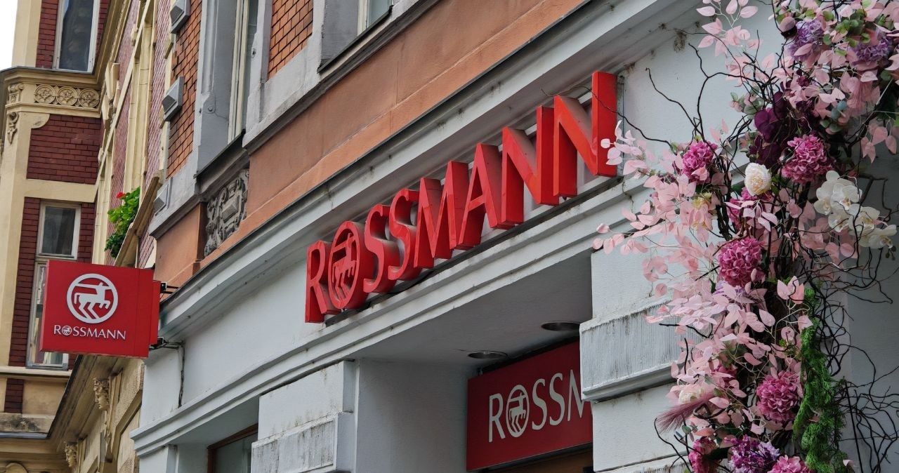 Rossmann ma hit na lato! /adobestock /INTERIA.PL