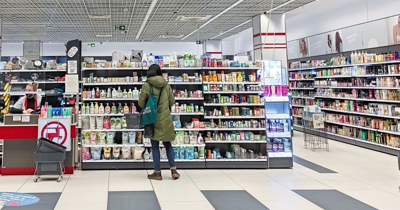 Rossmann przecenie kultowe zapachy Calvin Klein! /adobestock /INTERIA.PL