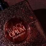 Rossmann szaleje z promocją na perfumy Yves Saint Laurent Black Opium. Kosztują 90 zł taniej!