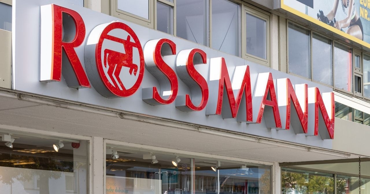 Rossmann zaczyna zimową wyprzedaż kosmetyków /adobestock /INTERIA.PL