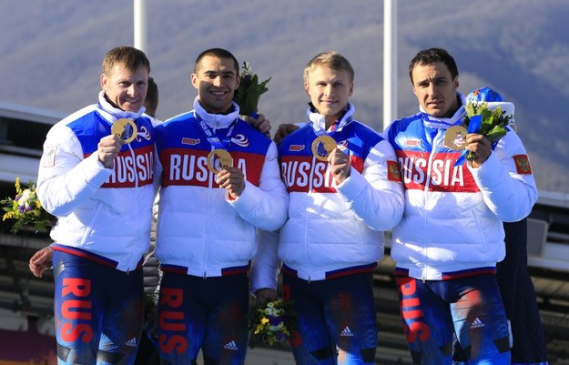 Rosyjscy bobsleiści w Soczi. Aleksander Zubkow (z lewej) /AFP