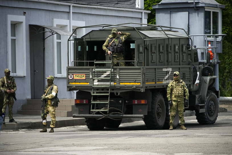 Rosyjscy dowódcy opuszczają Nową Kachowkę /AP/Associated Press /East News