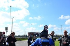 Rosyjscy motocykliści przekraczają granicę w Terespolu