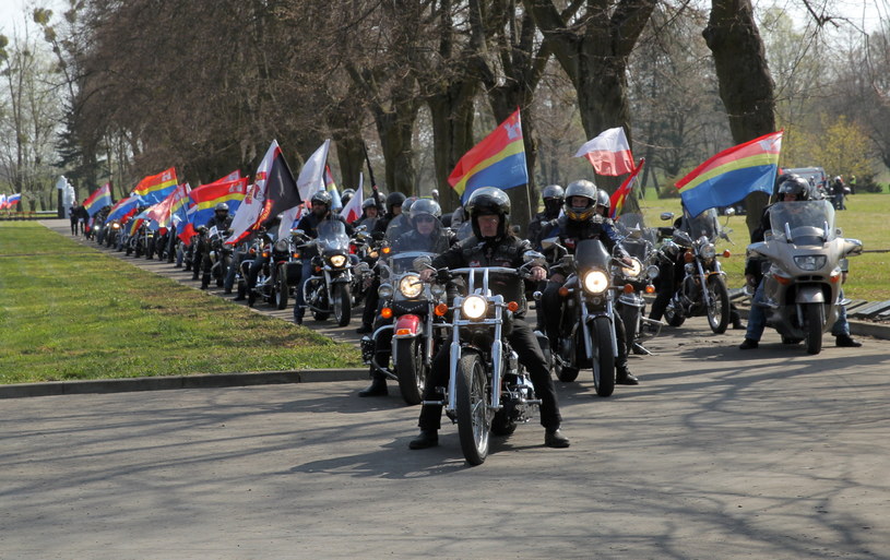 Rosyjscy motocykliści w Braniewie /Tomasz Waszczuk /PAP