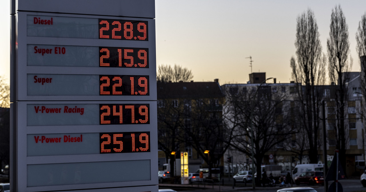 Rosyjska agresja na Ukrainę wywindowała ceny paliw w całej Europie /Getty Images