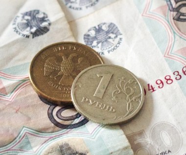 Rosyjska gospodarka bliska załamania. Ciągnie za sobą rubla, próby ratowania sytuacji na nic się zdały