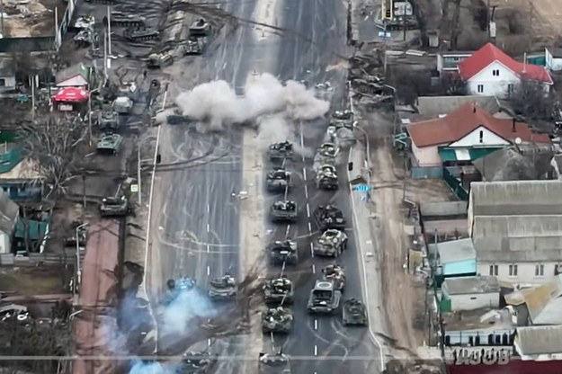 Rosyjska kolumna pancerna na Ukrainie zaatakowana przez siły ukraińskie /Siły Zbrojne Ukrainy /PAP