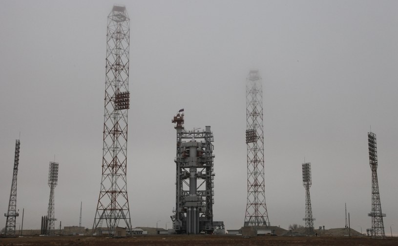 Rosyjska rakieta nośna Proton-M i satelita Yamal-201 /AFP