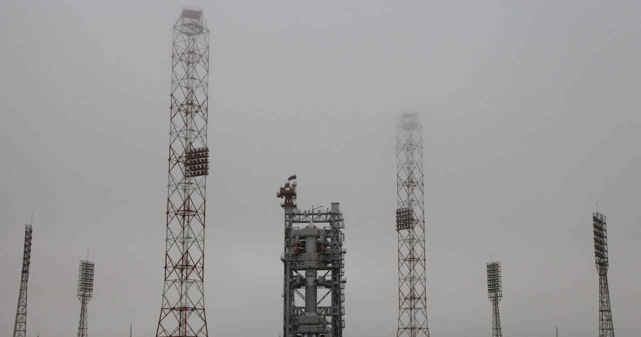 Rosyjska rakieta nośna Proton-M i satelita Yamal-201 /AFP