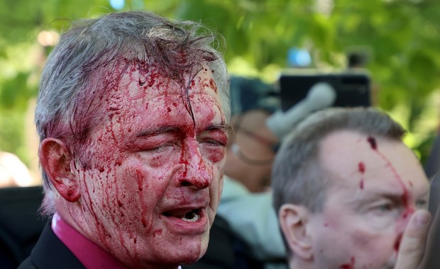 Rosyjski ambasador w Polsce cały na czerwono. Moskwa wydała wyrok