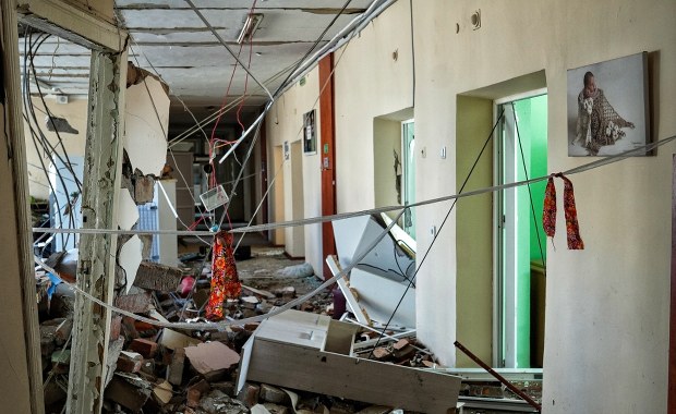 Rosyjski atak m.in. na szpital położniczy. Zełenski: Czysty terror