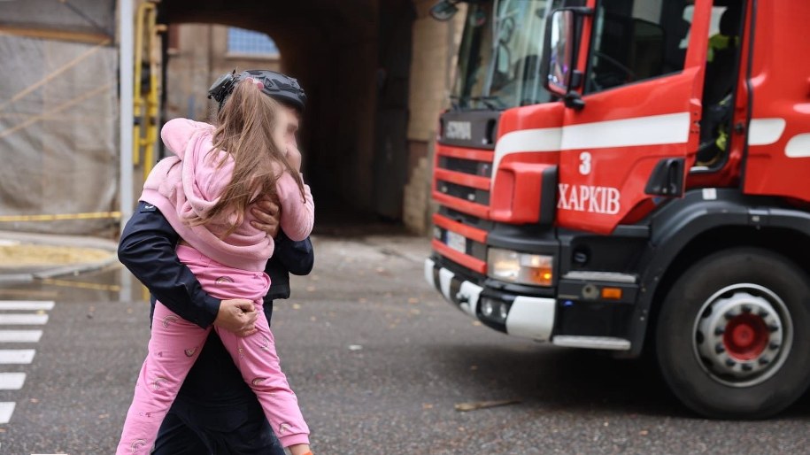 Rosyjski atak na Charków, 22.10.2025 /Państwowa Służba ds. Sytuacji Nadzwyczajnych Ukrainy, X (oryg. ДСНС УКРАЇНИ) /
