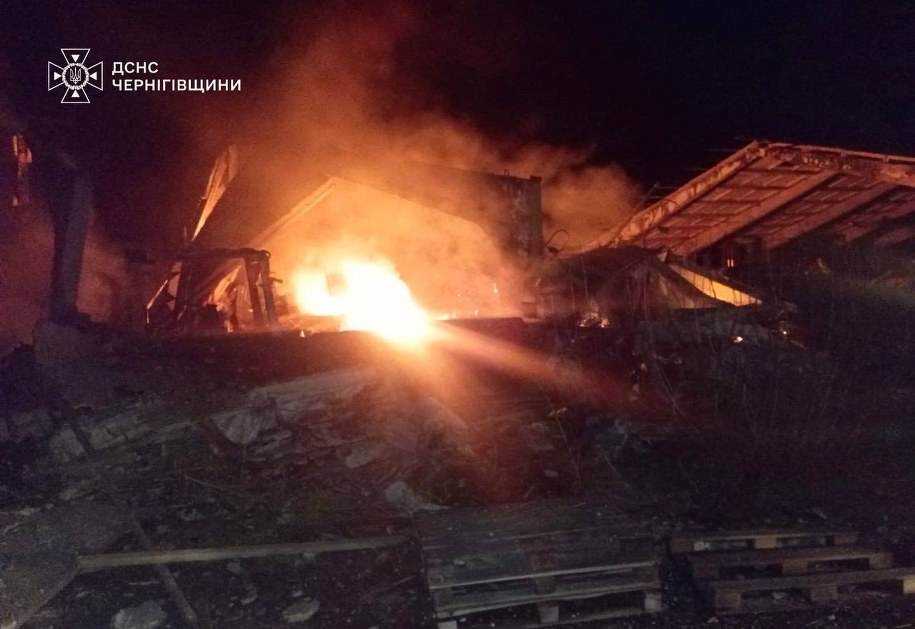 Rosyjski atak na Charków, w którym zginęły dwie osoby, 11 marca 2026 roku /Państwowa Służba Ratownicza Ukrainy  /