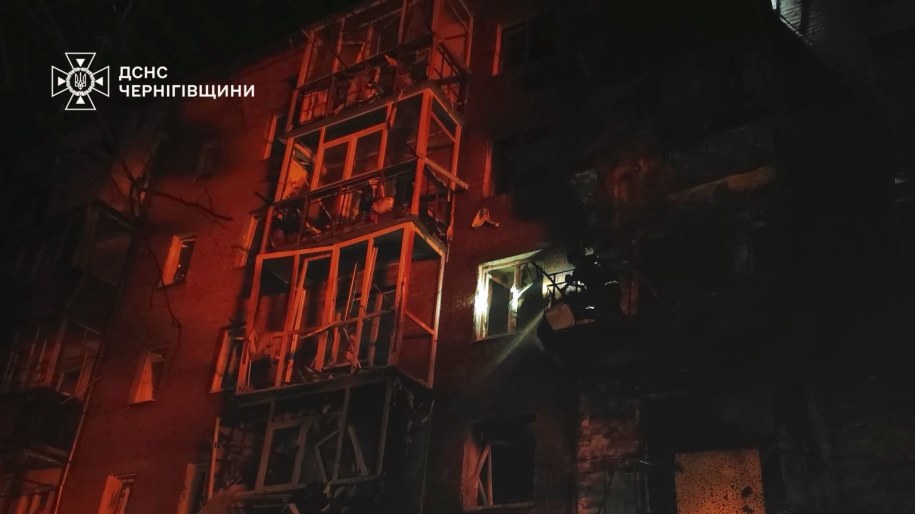 Rosyjski atak na Nieżyn w obwodzie czernihowskim w Ukrainie, 16.10.2025 /Państwowa Służba Ratownicza Ukrainy /