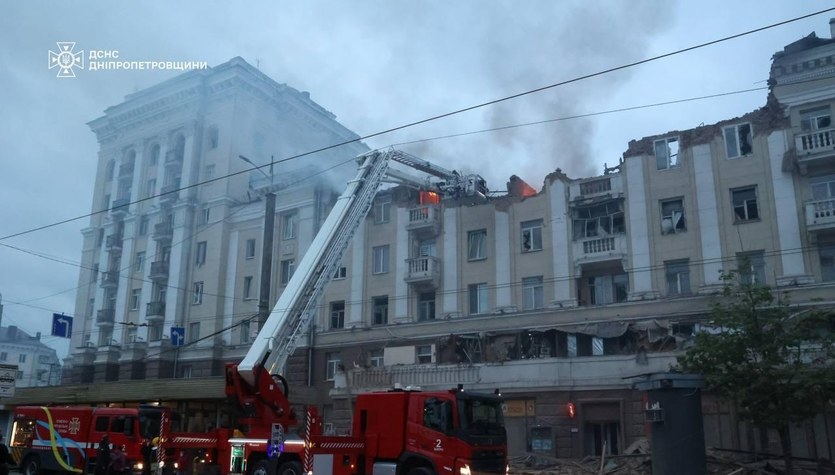 Rosyjski atak w rejonie Dniepru. 8 osób zginęło, a 29 zostało rannych [RELACJA]