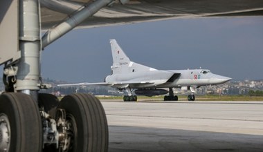 Rosyjski bombowiec Tu-22M musiał awaryjnie lądować na lotnisku w Petersburgu