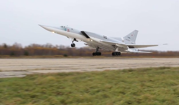 Rosyjski bombowiec Tu-22M3 /RUSSIAN DEFENCE MINISTRY/HANDOUT /PAP/EPA