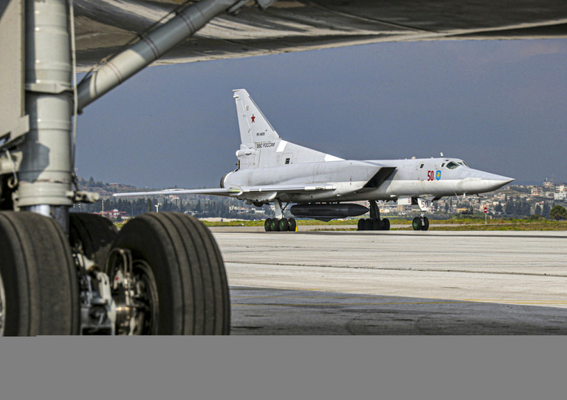 Rosyjski bombowiec Tu-22M3 /Russian Defense Ministry Press Service/Associated Press/East New /East News