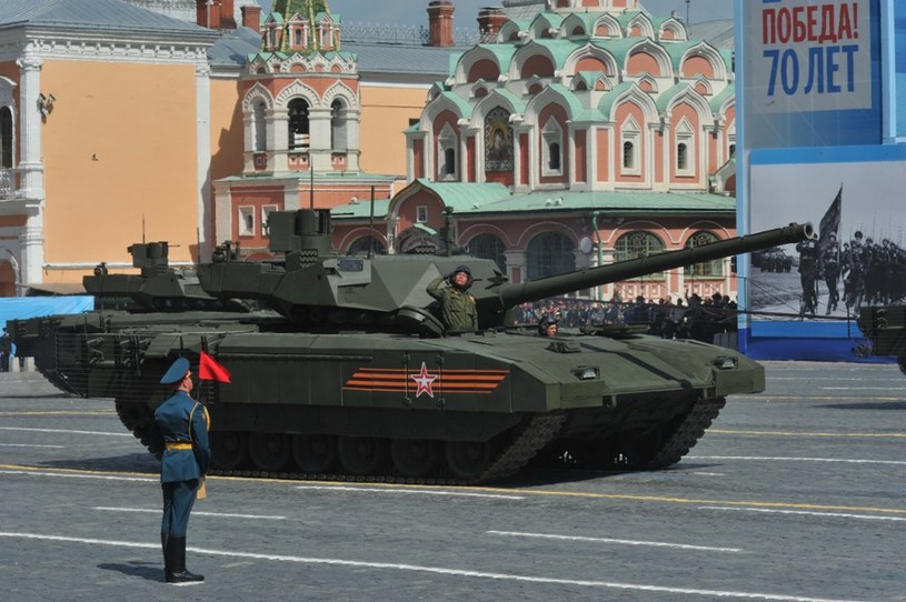 Rosyjski czołg T-14 Armata na defiladzie z okazji Dnia Zwycięstwa w 2015 roku /Wojtek Laski/East News /East News