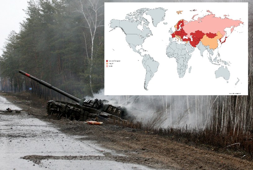 Rosyjski czołg zniszczony przez wojska ukraińskie oraz mapa z serwisu Reddit /Anatolij Stiepanow /East News