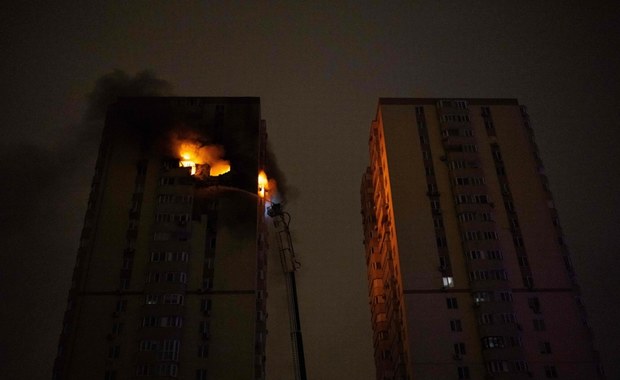 Rosyjski dron uderzył w blok w Kijowie. Jedna osoba nie żyje, 4 ranne