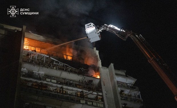 Rosyjski dron uderzył w wieżowiec w Sumach. Są ofiary śmiertelne