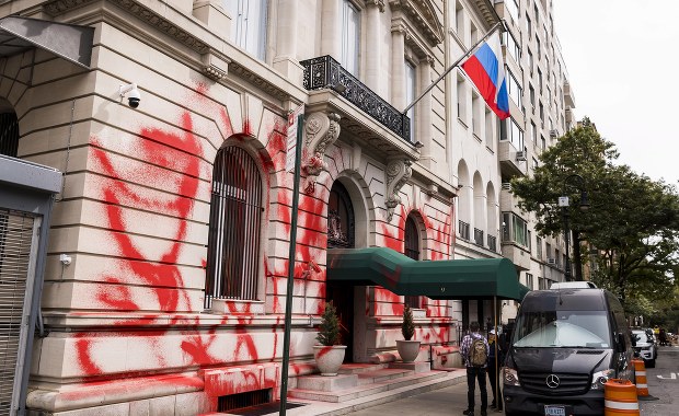 Rosyjski konsulat w Nowym Jorku oblany farbą 