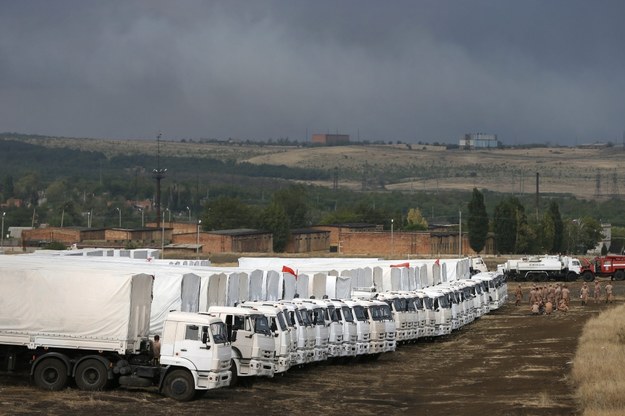 Rosyjski konwój z pomocą humanitarną, czy koń trojański /YURI KOCHETKOV /PAP/EPA