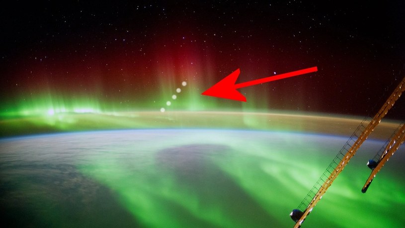 Rosyjski kosmonauta uchwycił „gości z kosmosu” na fotografii zórz polarnych [FILM] /Geekweek